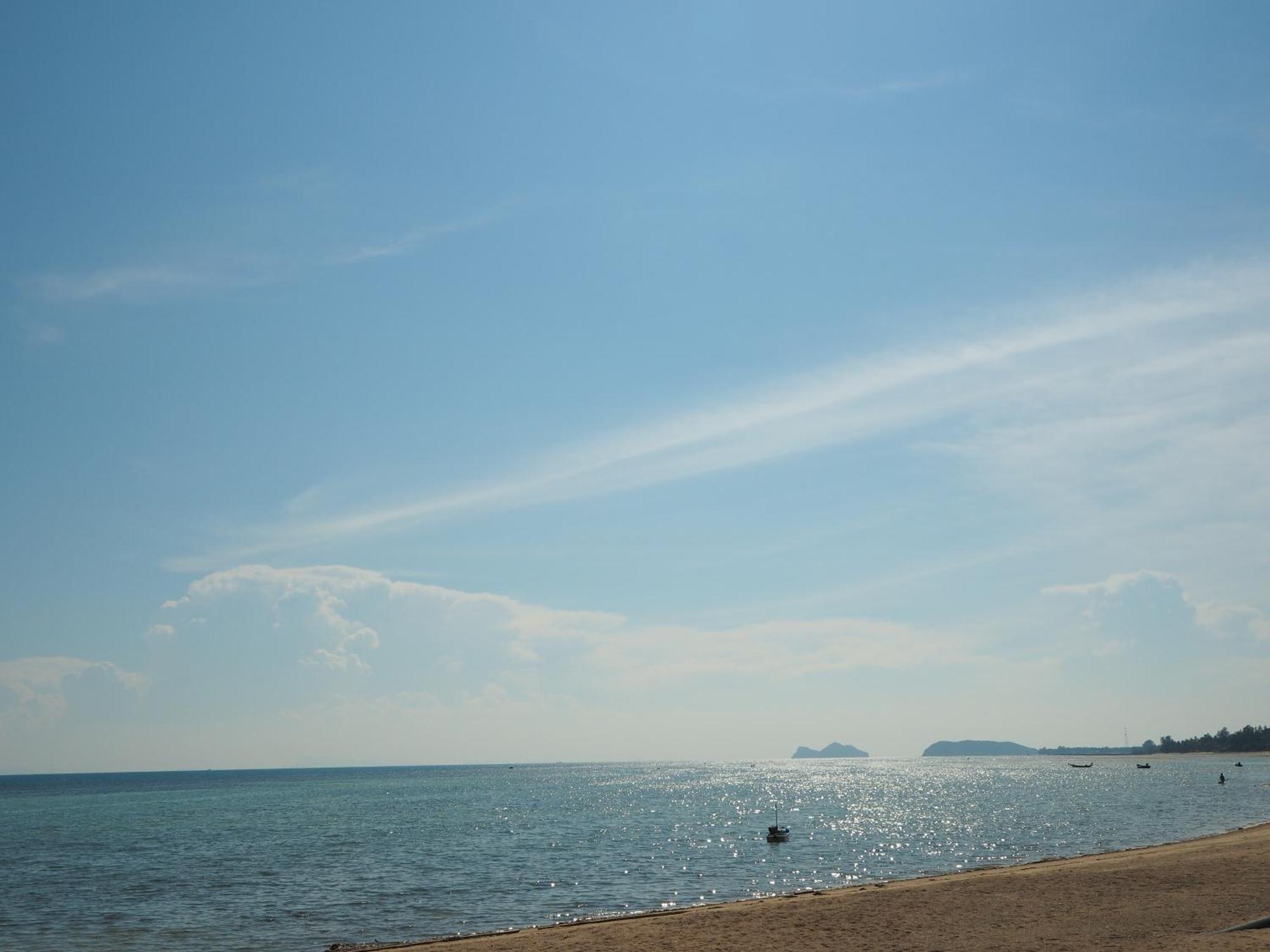 The Scenery Beach Resort Baan Khai Exterior photo